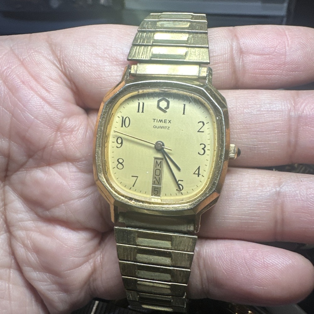 Working VTG 1980s Timex Q Day-Date Gold Tone Men's Watch Quartz 32mm Fit 7in Run